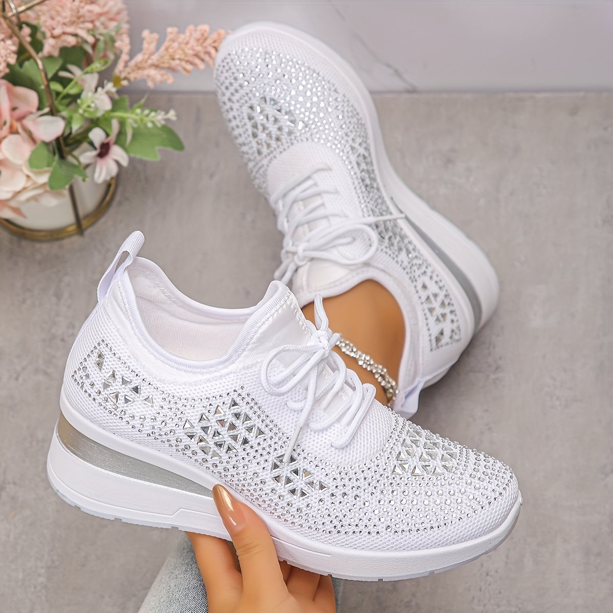 Dam Sneakers Med Stöd För Fotvalv Och Strassdetaljer