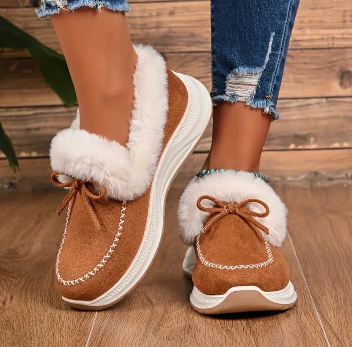 Vinterfodrade Sneakers för Dam med Pälsklädd Insida, Rosettdetalj och Slip-On Design