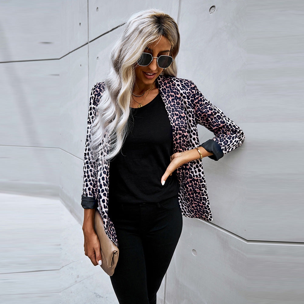 Kvinnors vårkavaj med leopardmönster, lös passform och markerade axlar