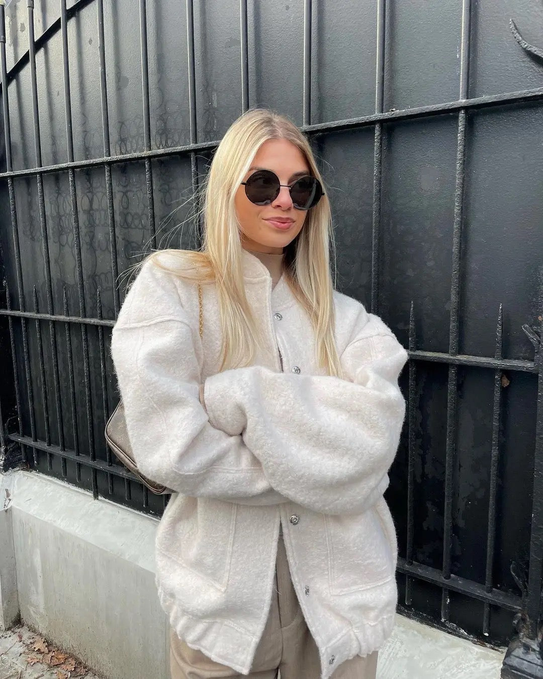 Vinterjacka I Tweed För Kvinnor Med Strukturerad Passform Och Medellåg Design