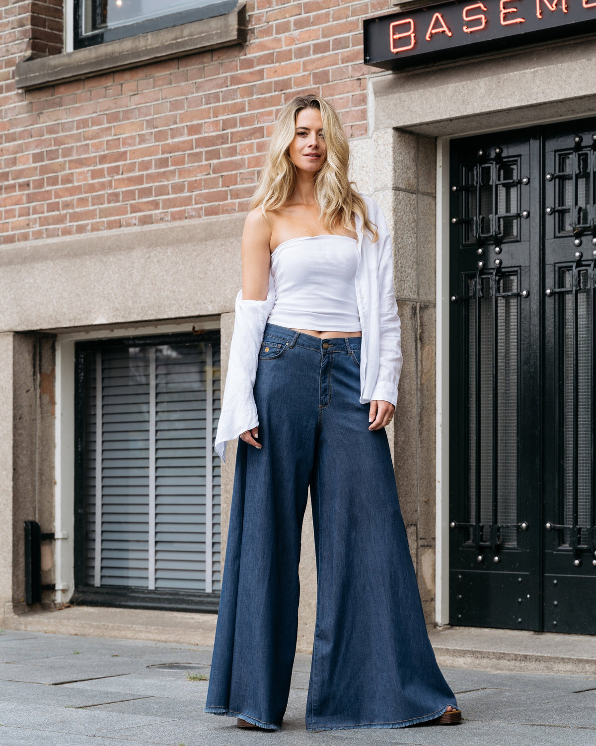 Damjeans Med 5 Fickor Och Vida Ben Och Fransad Fåll